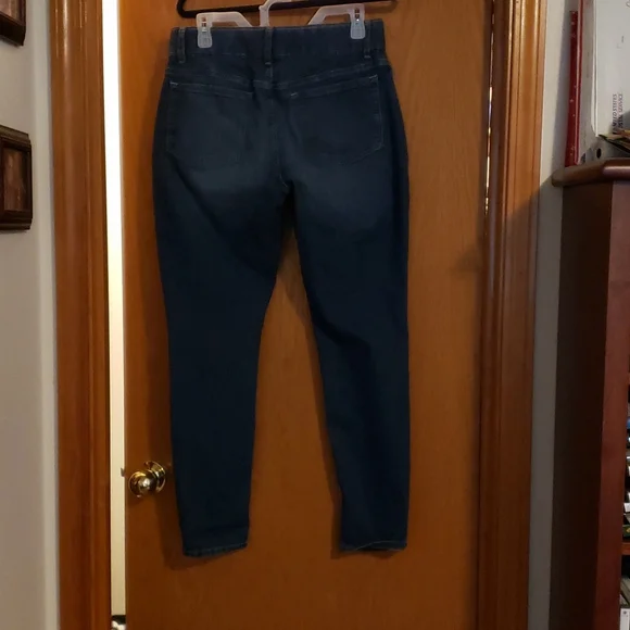 $15 or 2/$20! 🆕️Lee Stretch Denim Jegging Slim Fit Medium, Size 8-10 - Picture 6 of 6